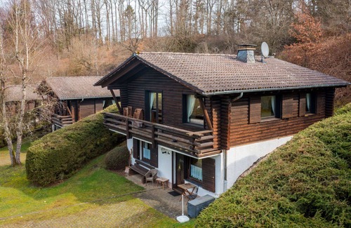Schoenecken Apartment | Beautiful apartment for 4 guests with WIFI, TV, patio and pets allowed