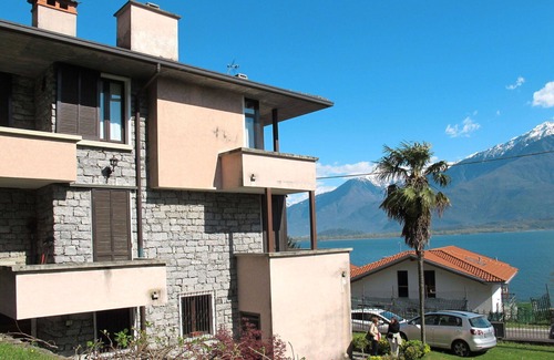 Aurogna Apartment | Beautiful apartment for 9 people with WIFI, hot tub, TV, patio and pets allowed