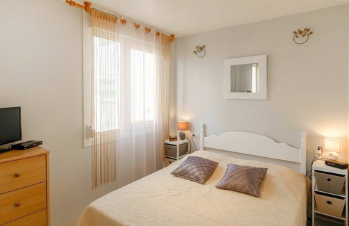 Vinaros Apartment | Beautiful apartment for 2 people with pool, A/C, WIFI, TV and parking