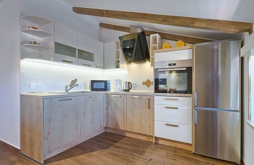 Valica Apartment | Beautiful apartment for 6 guests with WIFI, A/C, private pool, TV and terrace