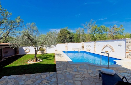 Valica Apartment | Beautiful apartment for 6 guests with WIFI, A/C, private pool, TV and terrace