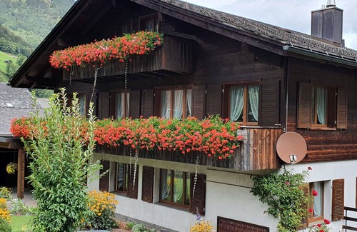 Elm Apartment | Beautiful apartment for 7 guests with WIFI, TV, patio and panoramic view