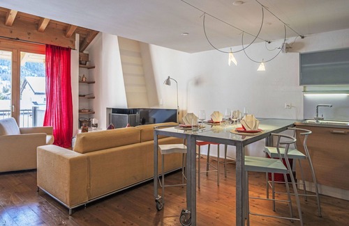 La Punt-Chamues-ch Apartment | Beautiful apartment for 4 people with WIFI, TV, balcony, pets allowed and panoramic view