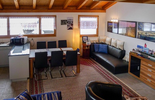 Zillis Apartment | Beautiful apartment for 7 guests with WIFI, TV, balcony and panoramic view