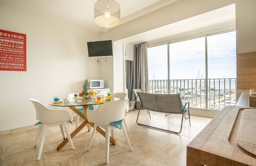 Toulon - Hyeres Apartment | Beautiful apartment for 4 people with WIFI, TV and balcony