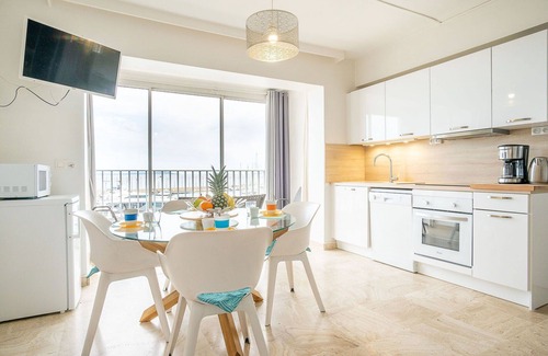 Toulon - Hyeres Apartment | Beautiful apartment for 4 people with WIFI, TV and balcony