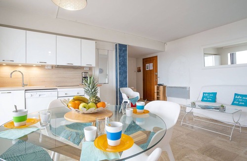Toulon - Hyeres Apartment | Beautiful apartment for 4 people with WIFI, TV and balcony