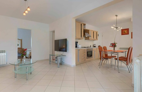 Debeljuhi Apartment | Beautiful apartment for 4 guests with WIFI, A/C, pool, TV and terrace
