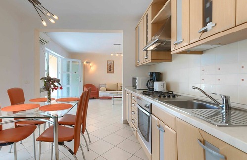 Debeljuhi Apartment | Beautiful apartment for 4 guests with WIFI, A/C, pool, TV and terrace