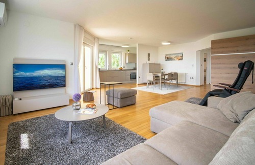 Kastav Apartment | Beautiful apartment for 4 people with pool, A/C, WIFI, TV, terrace and panoramic view