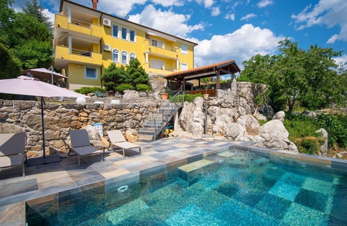 Kastav Apartment | Beautiful apartment for 4 people with pool, A/C, WIFI, TV, terrace and panoramic view