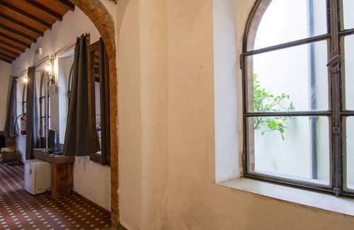 Barga Apartment | Beautiful apartment for 2 people with private pool, TV, patio and pets allowed