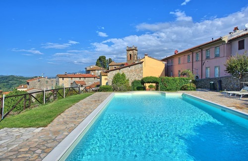 Massarosa Apartment | Beautiful apartment for 4 people with WIFI, pool and TV, close to Viareggio