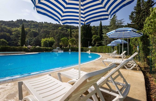 Strunjan Apartment | Beautiful apartment for 6 people with WIFI, A/C, pool, TV, terrace, pets allowed and panoramic v.