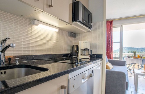 Cap Esterel Apartment | Beautiful apartment for 4 people with WIFI, A/C, pool, TV and terrace