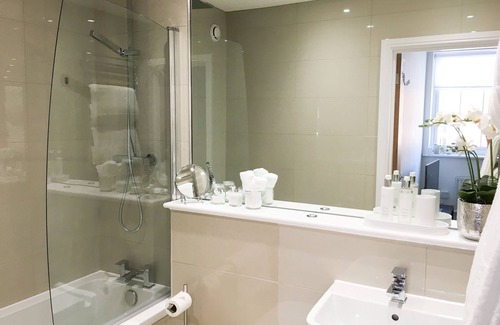 Winchester Apartment | Beautiful Apartment in Centre of Winchester with Parking