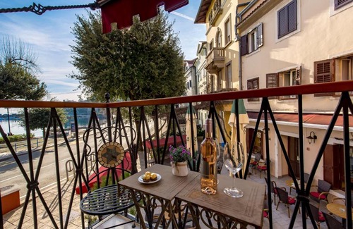 Ika Apartment | Beautiful apartment house on the seaside