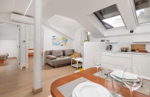 Ika Apartment | Beautiful apartment house on the seaside