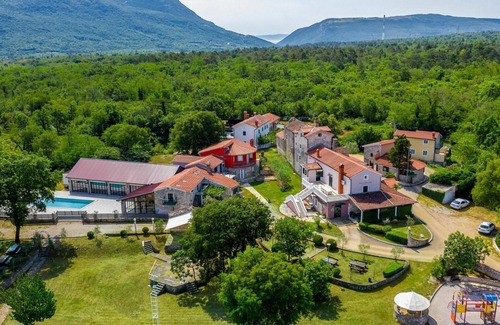 Krsan Villa | Beautiful apartment in villa for 6 people with pool, WIFI, A/C, TV, patio and pets allowed