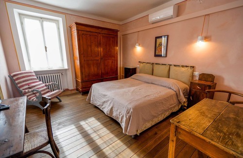 Asciano Villa | Beautiful apartment in villa with pool, WIFI, A/C, TV, pets allowed, panoramic view and parking