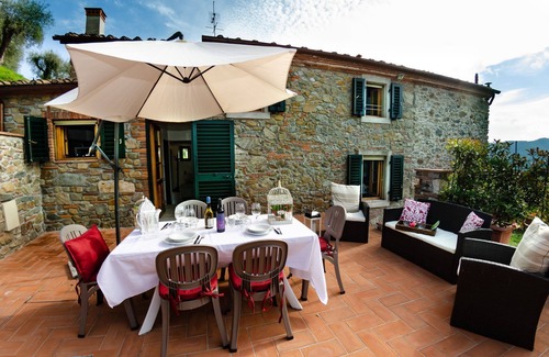Nozanno Villa | Beautiful apartment in villa with pool, internet, A/C, TV, terrace, panoramic view, close to Lucca