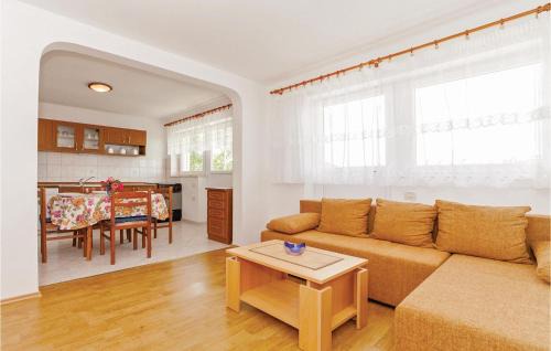 Jadranovo Apartment | Beautiful Apartment In Jadranovo