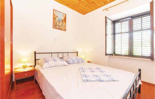 Jadranovo Apartment | Beautiful Apartment In Jadranovo