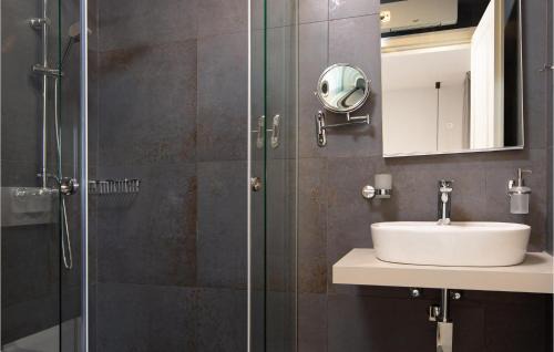 Zidarici Apartment | Beautiful Apartment In Malinska