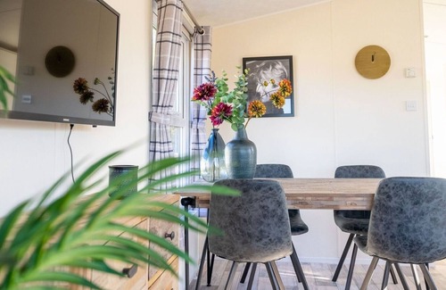 Linden House | Beautiful apartment in villa for 4 guests with WIFI, TV, terrace and parking