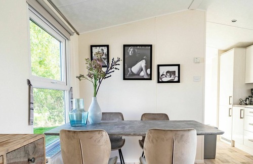 Linden House | Beautiful apartment in villa for 4 guests with WIFI, TV, terrace and parking