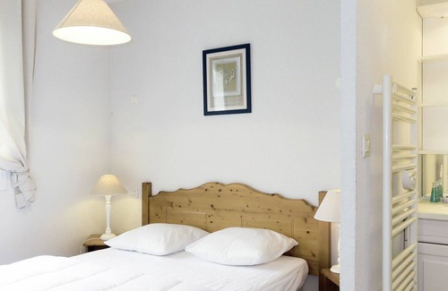 Crozon House | Beautiful apartment in villa for 8 people with WIFI, pool, TV, terrace, pets allowed and parking