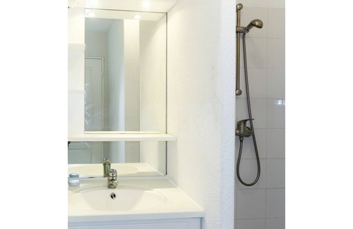 Crozon House | Beautiful apartment in villa for 8 people with WIFI, pool, TV, terrace, pets allowed and parking