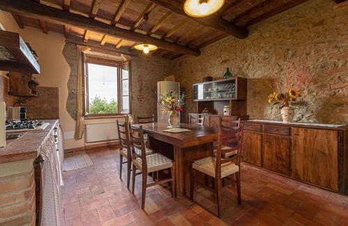 Sasso dʼOmbrone Villa | Beautiful apartment in villa with WIFI, pool, A/C, TV, patio, pets allowed and panoramic view