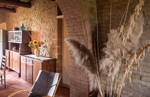 Sasso dʼOmbrone Villa | Beautiful apartment in villa with WIFI, pool, A/C, TV, patio, pets allowed and panoramic view