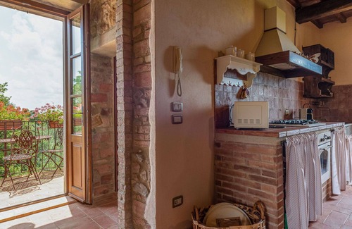 Sasso dʼOmbrone Villa | Beautiful apartment in villa with WIFI, pool, A/C, TV, patio, pets allowed and panoramic view