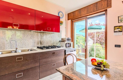Gera Lario Apartment | Beautiful apartment for 4 people with WIFI, TV, patio and pets allowed