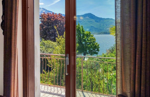 Gera Lario Apartment | Beautiful apartment for 4 people with WIFI, TV, patio and pets allowed