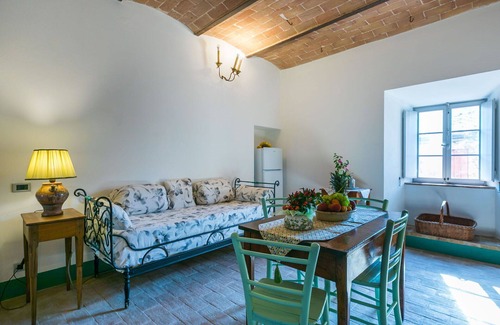 Stigliano Apartment | Beautiful apartment for 3 people with WIFI, TV, patio, pets allowed and panoramic view