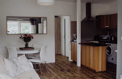 Vernon Apartment | Beautiful apartment on the banks of the Seine at Vernon Giverny sleeps 4