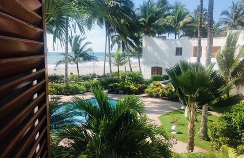 Same Apartment | Beautiful Apartment steps away from the pool and 20m from the beach