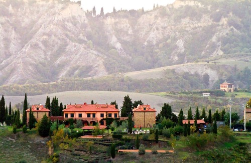 Sughera Apartment | Beautiful apartment with WIFI, A/C, pool, TV, terrace and panoramic view, close to San Gimignano