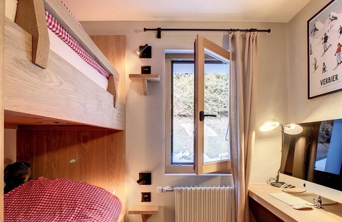 Verbier Apartment | Beautiful apartment with a view of the mountains, completely renovated in autumn 2022. The living ro
