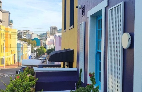 Bo'Kaap Apartment | Beautiful Appartement With Balcony and Great View at Bokaap