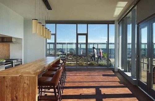 Downtown Seattle Apartment | Beautiful Apt AC Downtown Pike TMobile