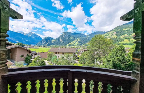 Ramsau im Zillertal Villa | Beautiful villa for 8 people with WIFI, TV, balcony and pets allowed