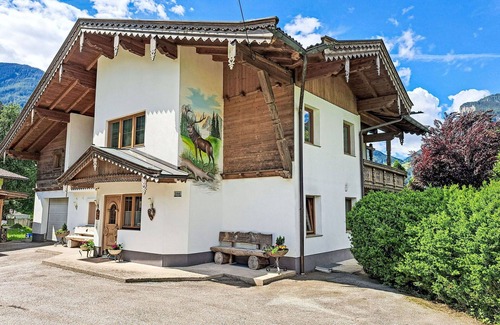 Ramsau im Zillertal Villa | Beautiful villa for 8 people with WIFI, TV, balcony and pets allowed