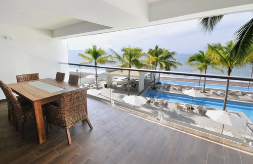 Las Glorias Apartment | BEAUTIFUL BEACHFRONT CONDO WITH POOL
