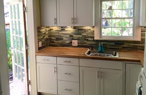 Pass-a-Grille Cottage | Beautiful Beach Rental-Pass-a-Grille island -Remodeled & Includes Bikes