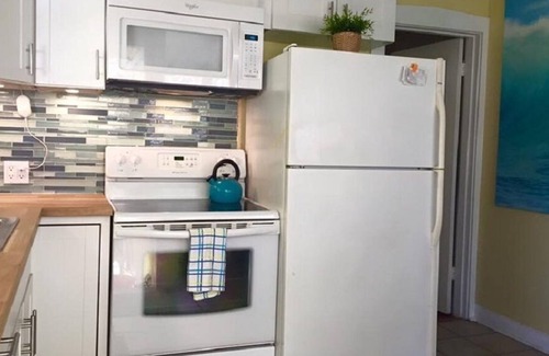 Pass-a-Grille Cottage | Beautiful Beach Rental-Pass-a-Grille island -Remodeled & Includes Bikes