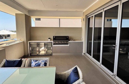 Singleton House | Beautiful Beachside HomenHave fun with whole family in this very stylish hom